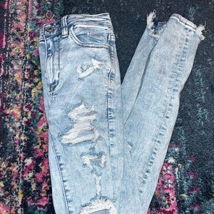 American Eagle Light Wash Ripped Super High Rise Jeggings